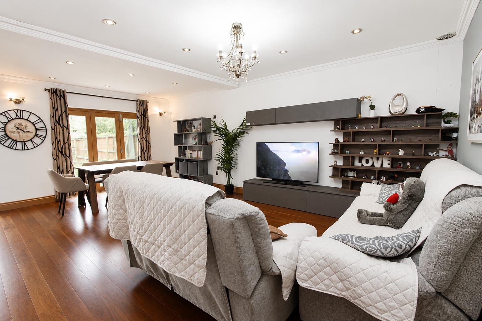4 bed property in Plough Lane, Wallington